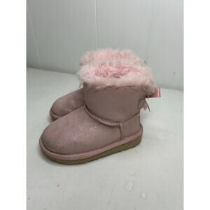 Ugg Bailey Bow Mini Glimmer Bootie Boots in Light Pink. Size 8